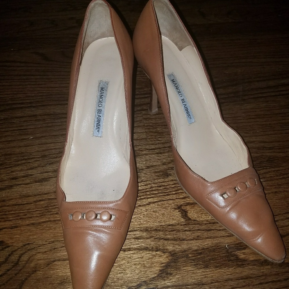 Manolo Blahnik Tan Pumps